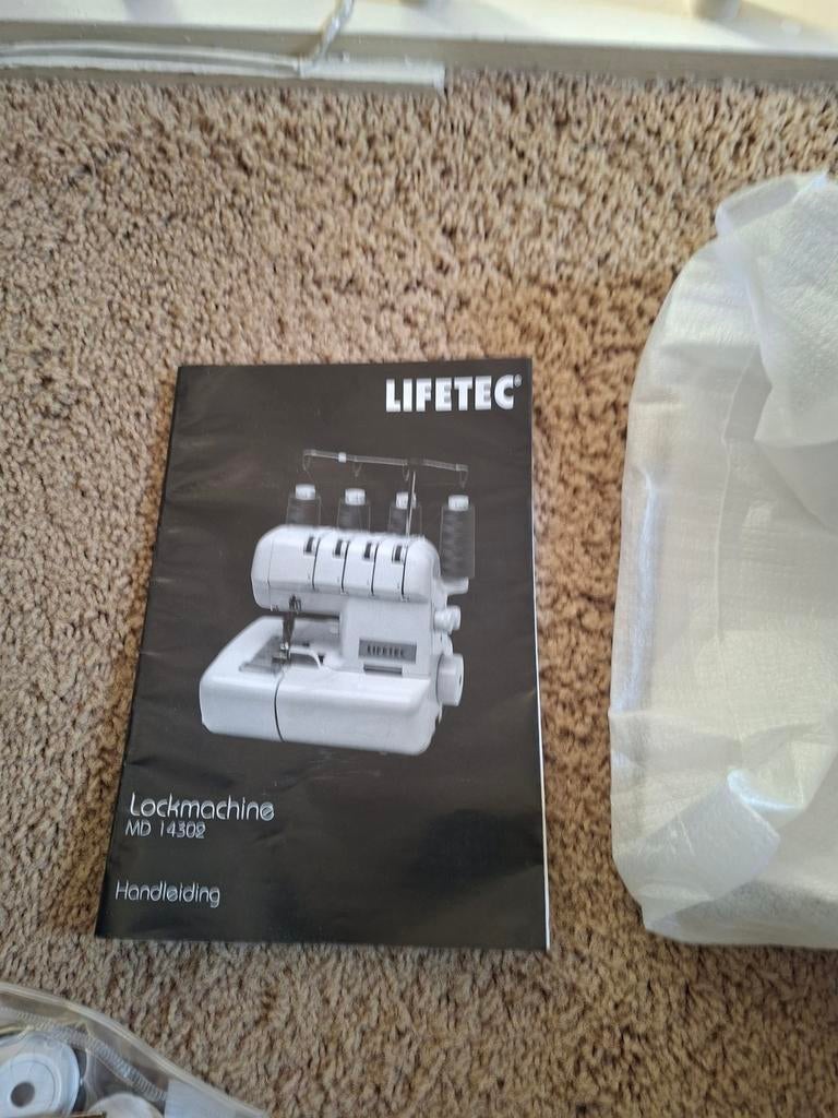 Lockmachine LIFETEC MD 14302, Hobby en Vrije tijd, Naaimachines en Toebehoren, Ophalen
