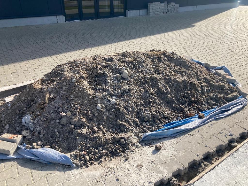 Gratis op te halen: gebroken puin plusminus 1,5 kuub, Ophalen, Zo goed als nieuw, Overige typen