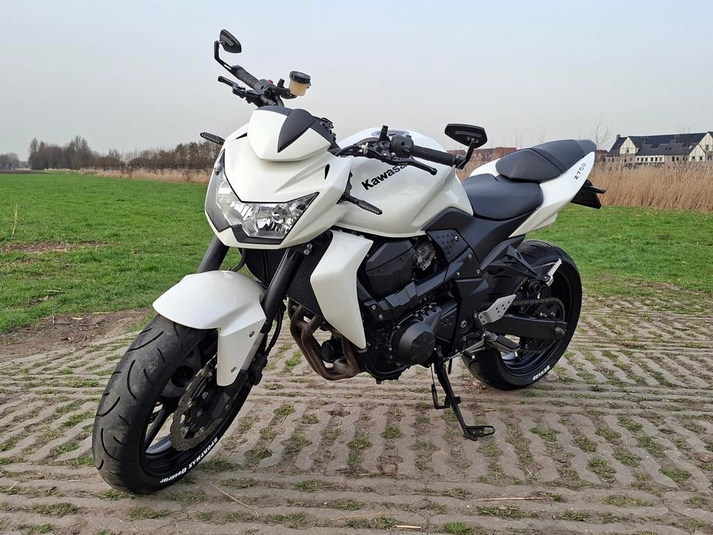 Kawasaki Z750 2011 19xxx km!