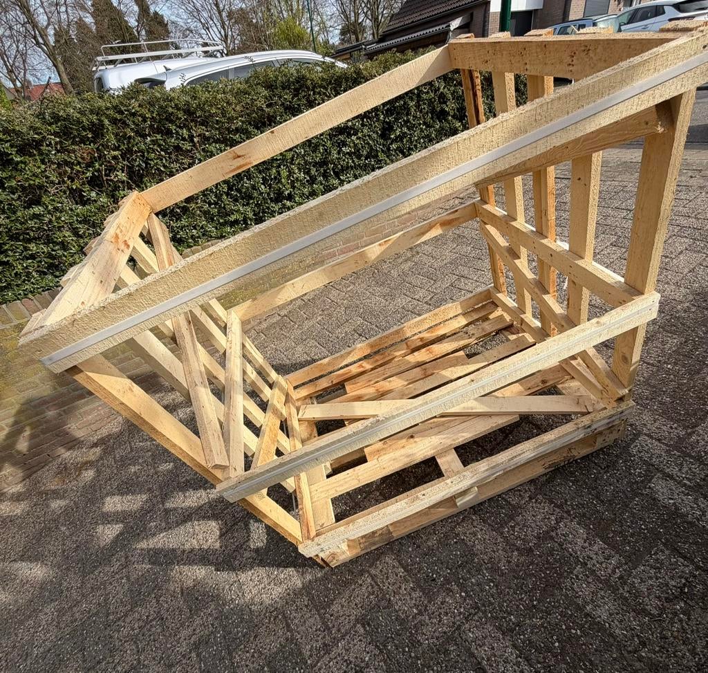 Gratis af te halen lege pallet voor haardhout, Minder dan 3 m³, Ophalen
