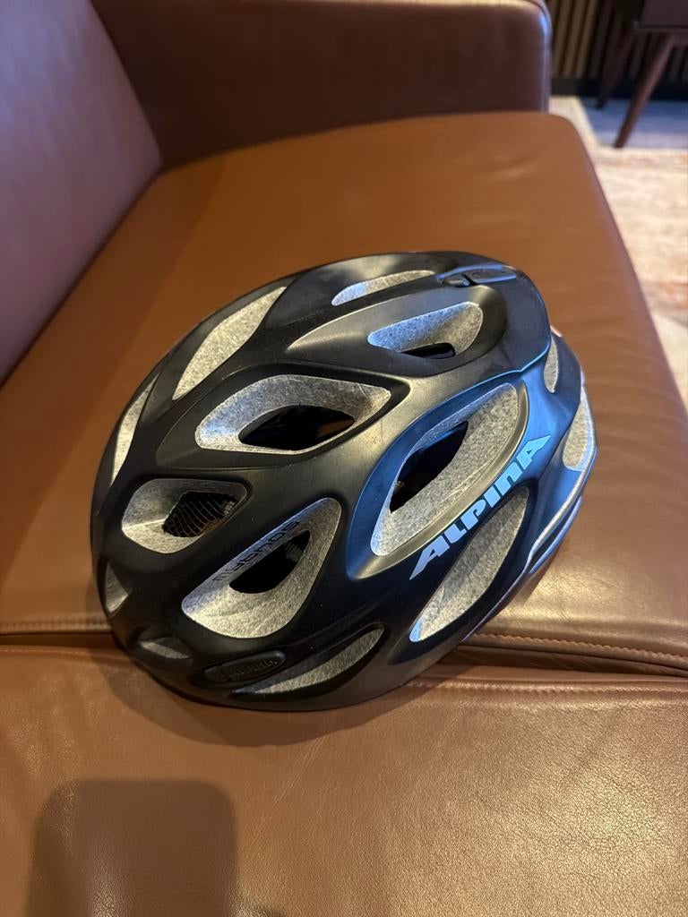 Alpina fietshelm - Zwart, comfortabel en veilig, Ophalen of Verzenden, Gebruikt, Overige maten, Heer of Dame