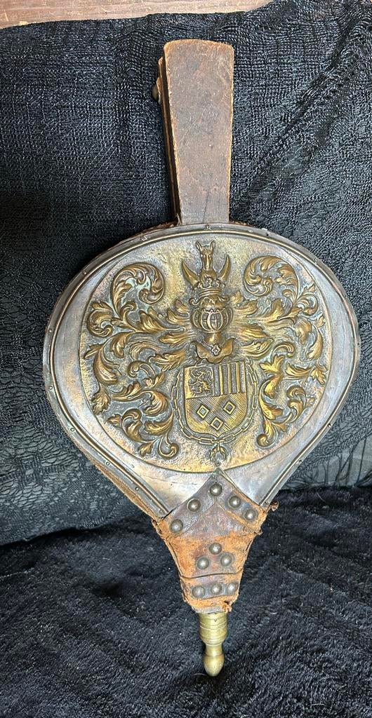 Antieke Blaasbalg Familiewapen leeuw koper paard open haard, Antiek en Kunst, Antiek | Woonaccessoires, Ophalen of Verzenden