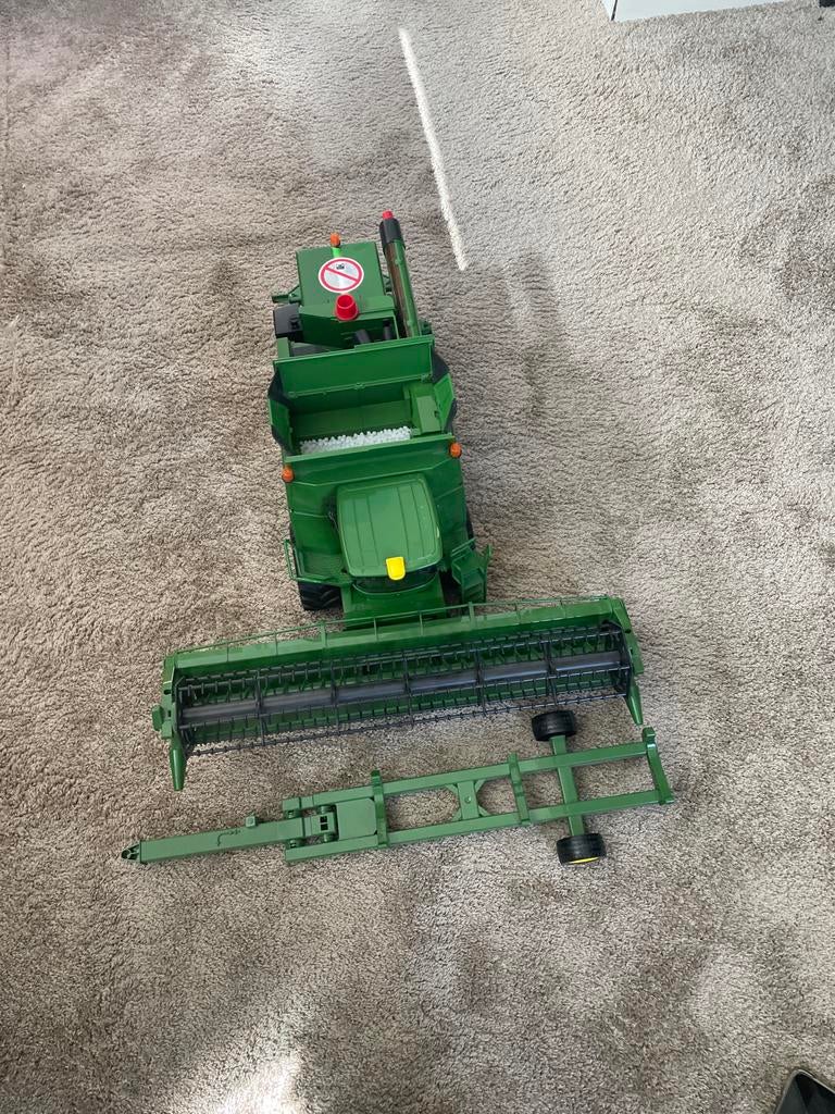 Bruder John Deere T670i Maaidorser met maaibordwagen, Kinderen en Baby's, Speelgoed | Speelgoedvoertuigen, Ophalen, Nieuw