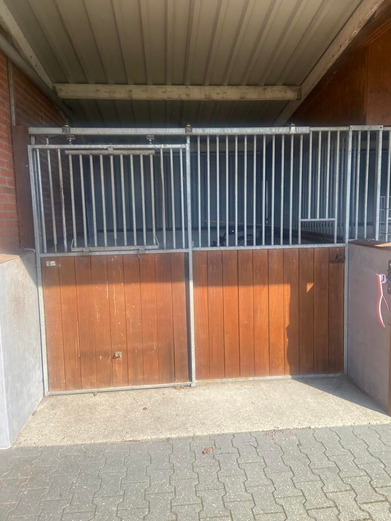 Paardenboxen tussenhek