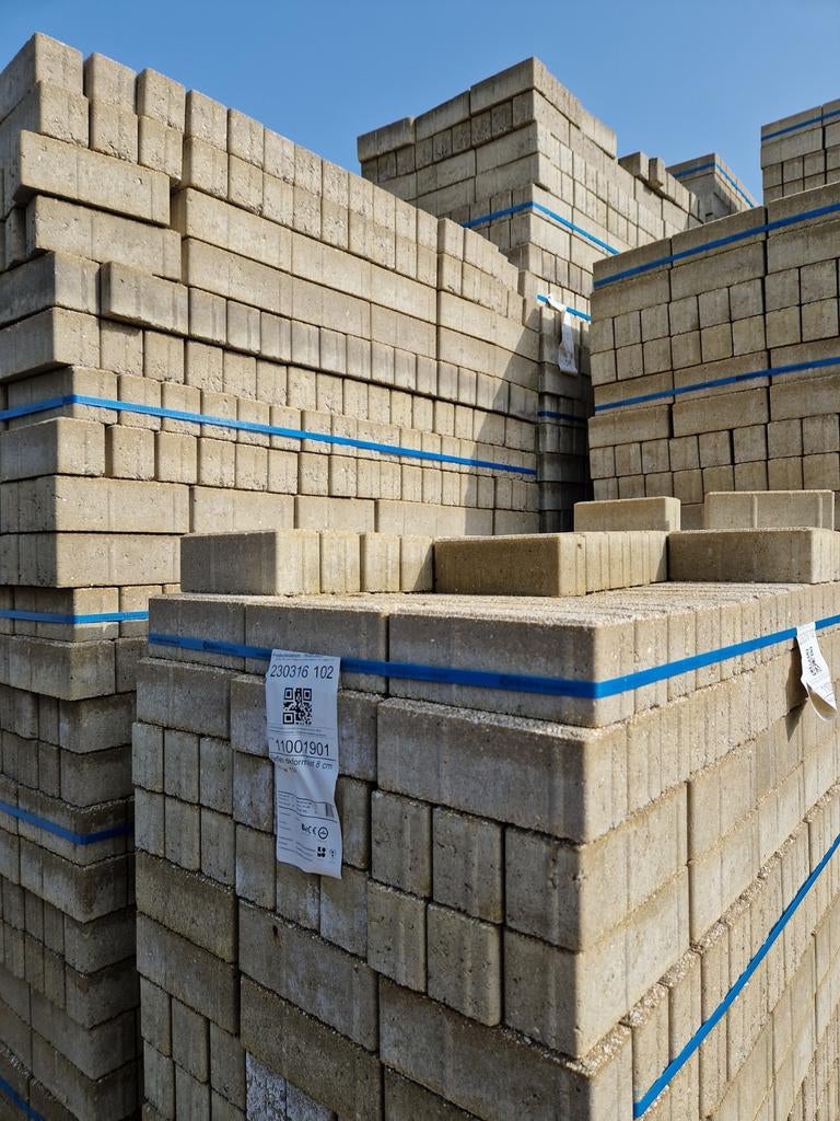 Betonsteen dikformaat  8cm hoog reflex zandkleur, Tuin en Terras, Tegels en Klinkers, Ophalen, Nieuw, Beton, Klinkers