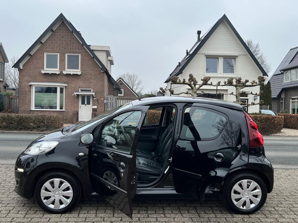 Peugeot 107 1.0 EXCLUSIVE NL-AUTO-NAP, Voorwielaandrijving, Euro 5, Stof, Gebruikt