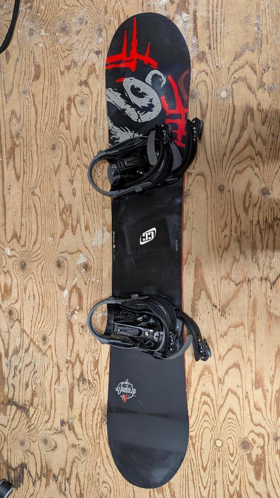 Snowboard F2 Dragonfly 146CM Weinig gebruikt met bindingen, Ophalen, Zo goed als nieuw, Board