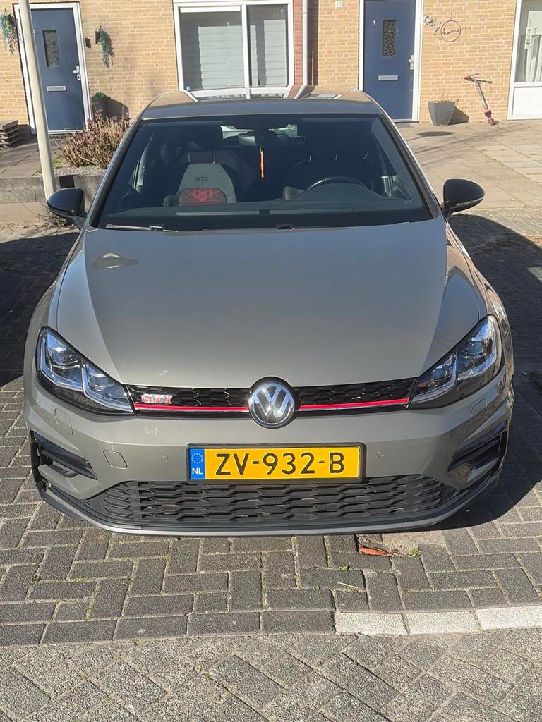 Volkswagen Golf 1.0 TSI 110pk 5D 2017 Grijs, 620 kg, Handgeschakeld, 3 cilinders, 1157 kg