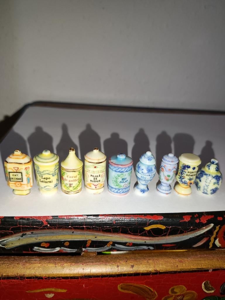 9 prachtige oude porseleinen fèves, apotheekpotten, Verzamelen, Verzenden, Zo goed als nieuw, Overige typen