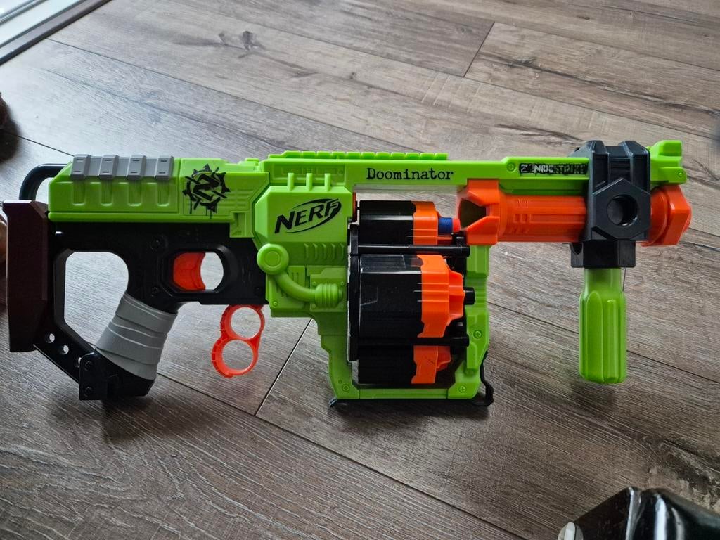 Nerf Zombie Strike Doominator Blaster, Kinderen en Baby's, Speelgoed | Buiten | Actiespeelgoed, Ophalen of Verzenden, Zo goed als nieuw