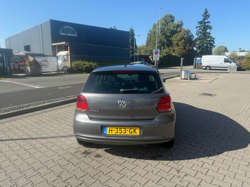 Volkswagen Polo 1.2 51KW 2010 Grijs, Auto's, Voorwielaandrijving, 40 €/maand, 1198 cc, Handgeschakeld