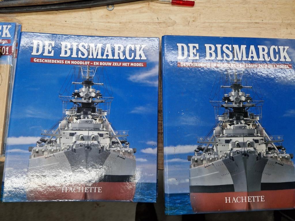 SLAGSCHIP BISMARCK van HACHETTE Schaal 1/250  1,26 m lang., Ophalen of Verzenden