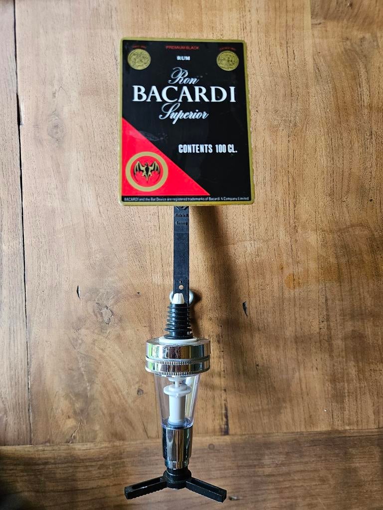 Bacardi nondrip dispenser met flesbeugel, Ophalen of Verzenden, Gebruikt