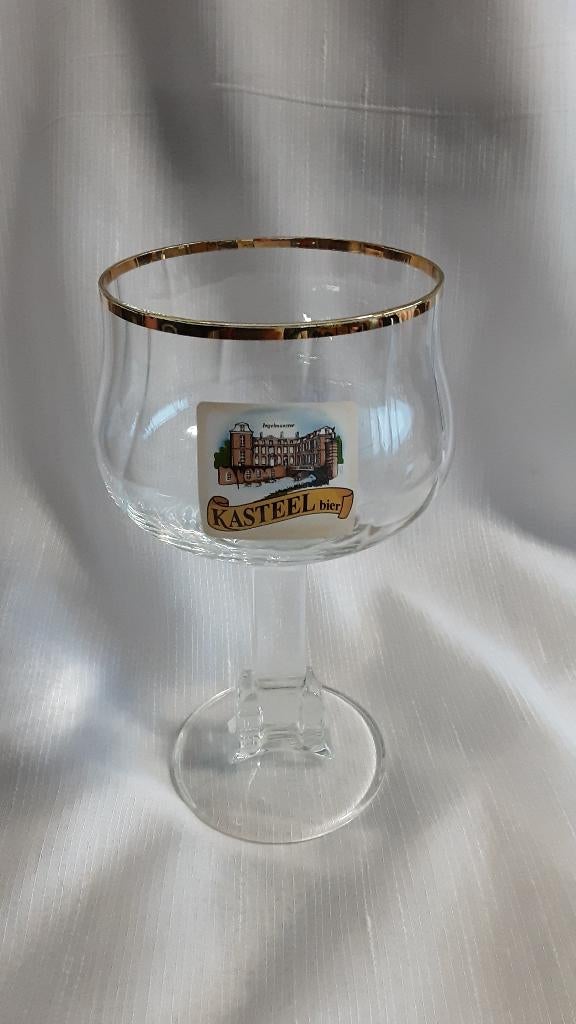 KASTEEL bier glas met kasteel op voet, Ophalen of Verzenden, Zo goed als nieuw, Bierglas
