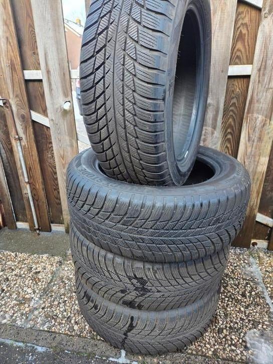 205 55 16 bridgestone winterbanden 7mm 200,- incl montage, Auto-onderdelen, Banden en Velgen, Gebruikt, 16 inch, Band(en), Personenwagen