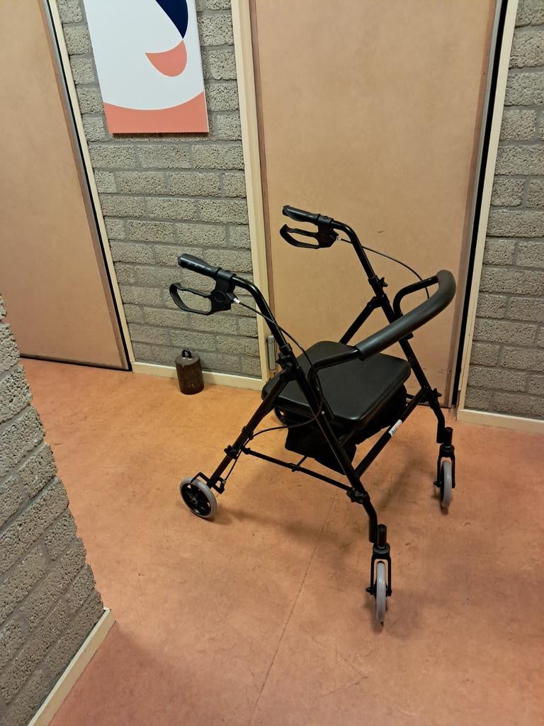 Rollator, minder dan 1 maand gebruikt., Diversen, Ophalen, Opvouwbaar, Gebruikt