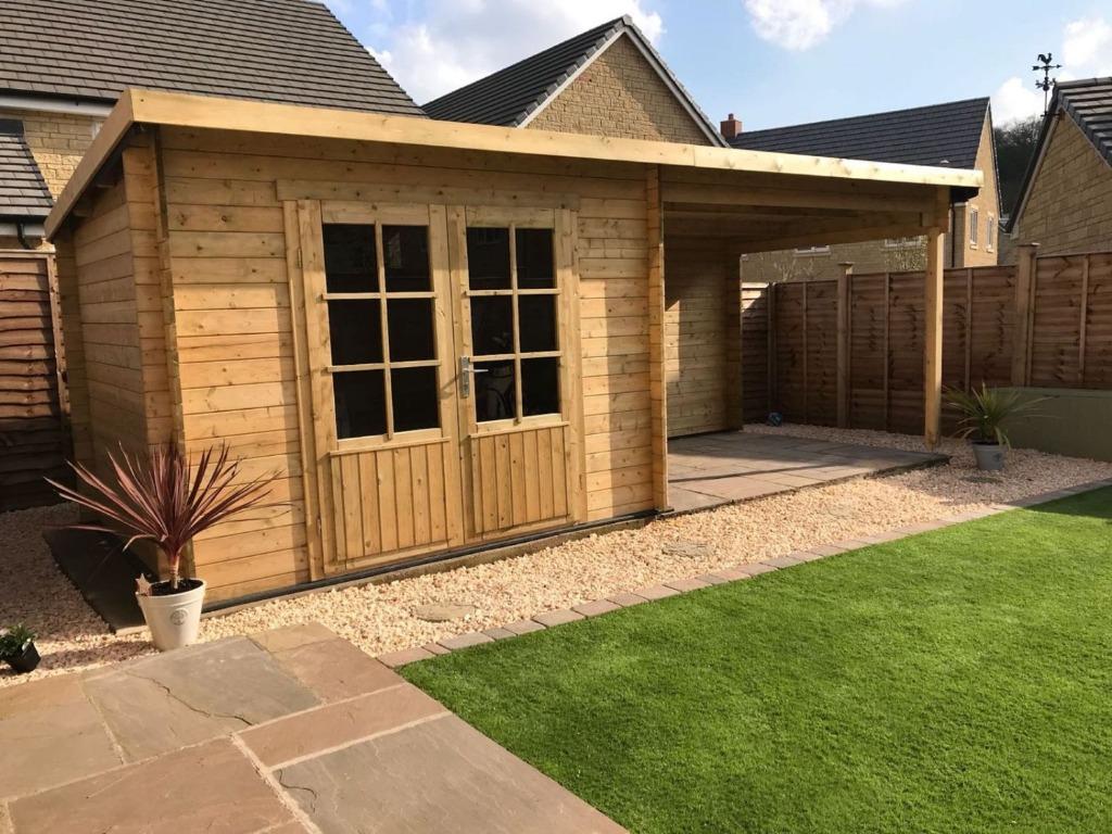 KOOPJE! Blokhut Freddy 300x250 + luifel 298cm NU VANAF 1.979