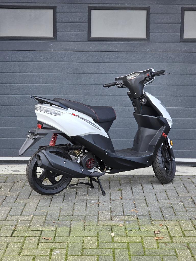 DJJD Valetta E5 Wit – Sportieve & Betaalbare Scooter – €1499, Fietsen en Brommers, Scooters | Overige merken, Nieuw, Maximaal 45 km/u