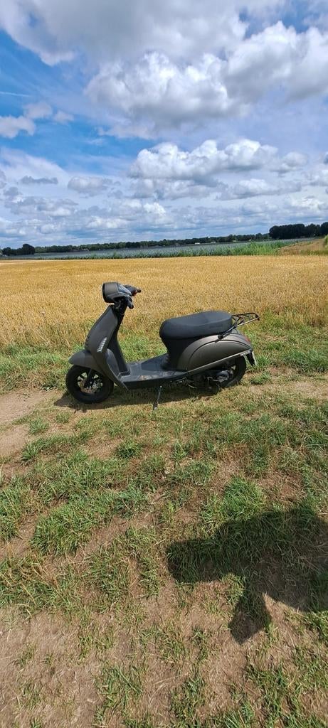Mooi agm scooter, Ophalen of Verzenden, Zo goed als nieuw, Overige typen, Overige merken