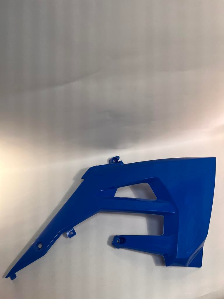 Derbi Senda E4 Radiateurkap Rechts, Fietsen en Brommers, Brommeronderdelen | Algemeen, Nieuw, Kap, Ophalen of Verzenden