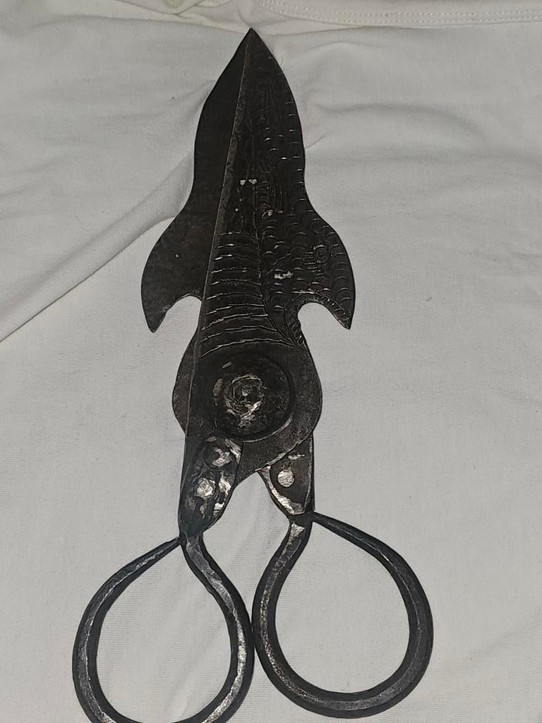Antieke schaar met decoratief ontwerp, Antiek en Kunst, Antiek | Gereedschap en Instrumenten, Ophalen of Verzenden