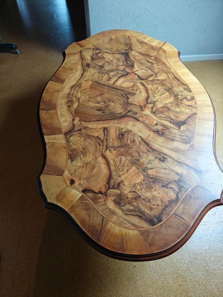 Antieke salontafel met uniek houtsnijwerk, Ophalen of Verzenden