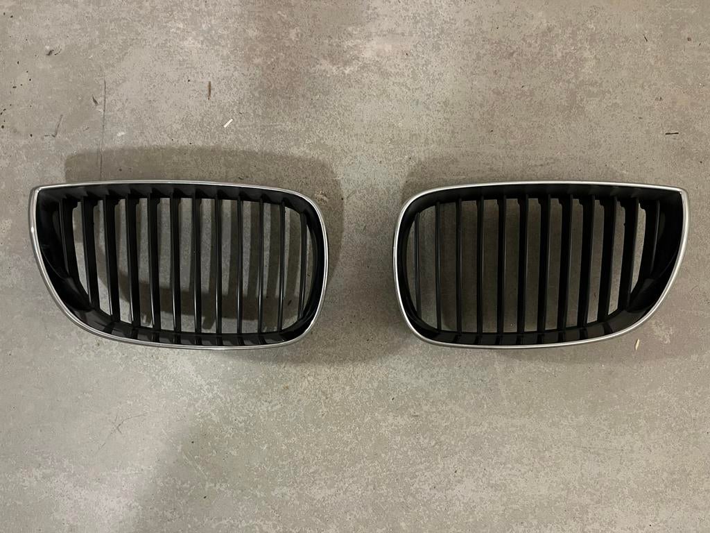 BMW E87 Grill - Origineel, Gebruikt, Goede Staat, Gebruikt, Voor, Ophalen of Verzenden, Bumper