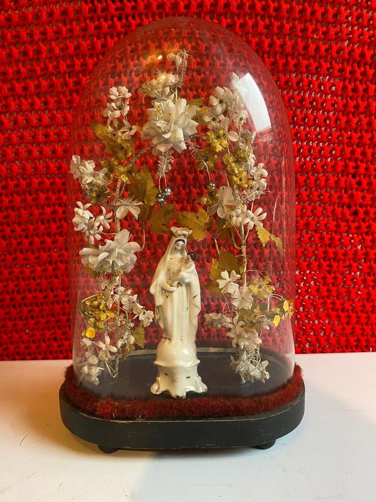 Ovale stolp met Maria en kind onder bloemenboog, Ophalen