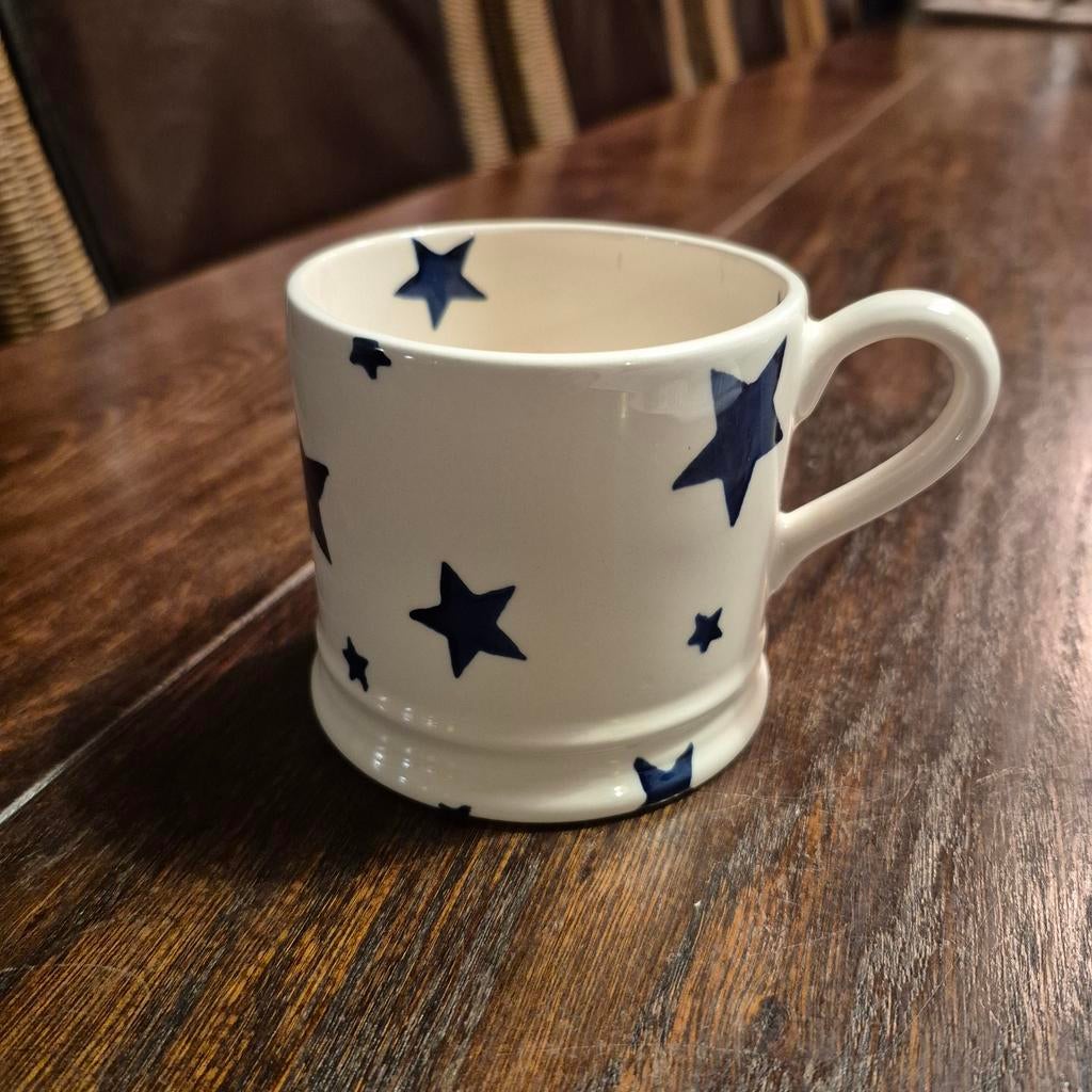 Emma Bridgewater mok 0.5 1/4pt babymug Blue Stars nieuw, Nieuw, Ophalen of Verzenden, Overige stijlen, Kop(pen) en/of Schotel(s)