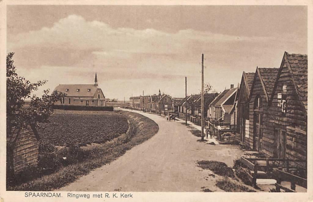Spaarndam Ringweg met R.K. Kerk 1946 Haarlem Haarlemmermeer, Verzamelen, Ansichtkaarten | Nederland, Verzenden, 1920 tot 1940