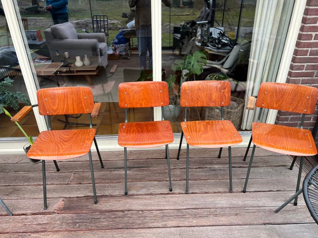 4 eromes vintage houten schoolstoelen, Ophalen of Verzenden, Zo goed als nieuw, Bruin