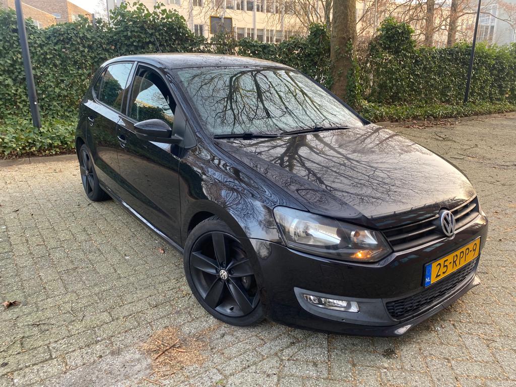 Volkswagen Polo 1.2 TSI 77KW DSG 2012 Zwart, Euro 5, Stof, 40 €/maand, Zwart