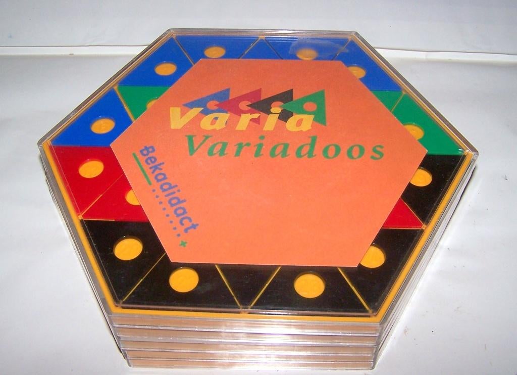 2 Varia dozen met figurenboek. Nieuwstaat., Ophalen of Verzenden, Zo goed als nieuw, Puzzelen