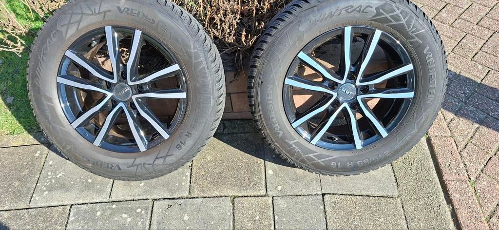 Nissan juke winterbanden met luxe velgen., Auto-onderdelen, Banden en Velgen, Ophalen, 215 mm, Banden en Velgen, Nieuw