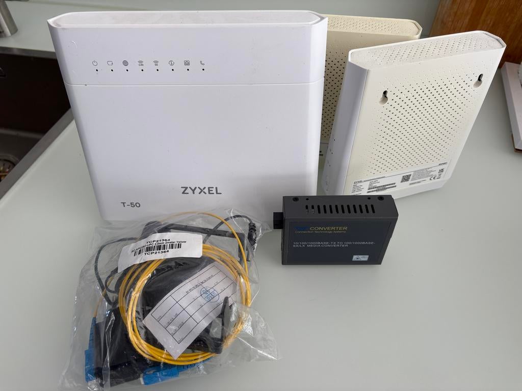 Zyxel T-50 router met twee wifi versterkers, Ophalen of Verzenden, Gebruikt, Router met modem