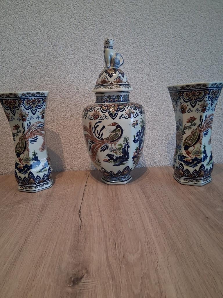 3 Delfts Blauwe Vazen / een met  Deksel met een hond figuur, Antiek en Kunst, Antiek | Vazen, Ophalen