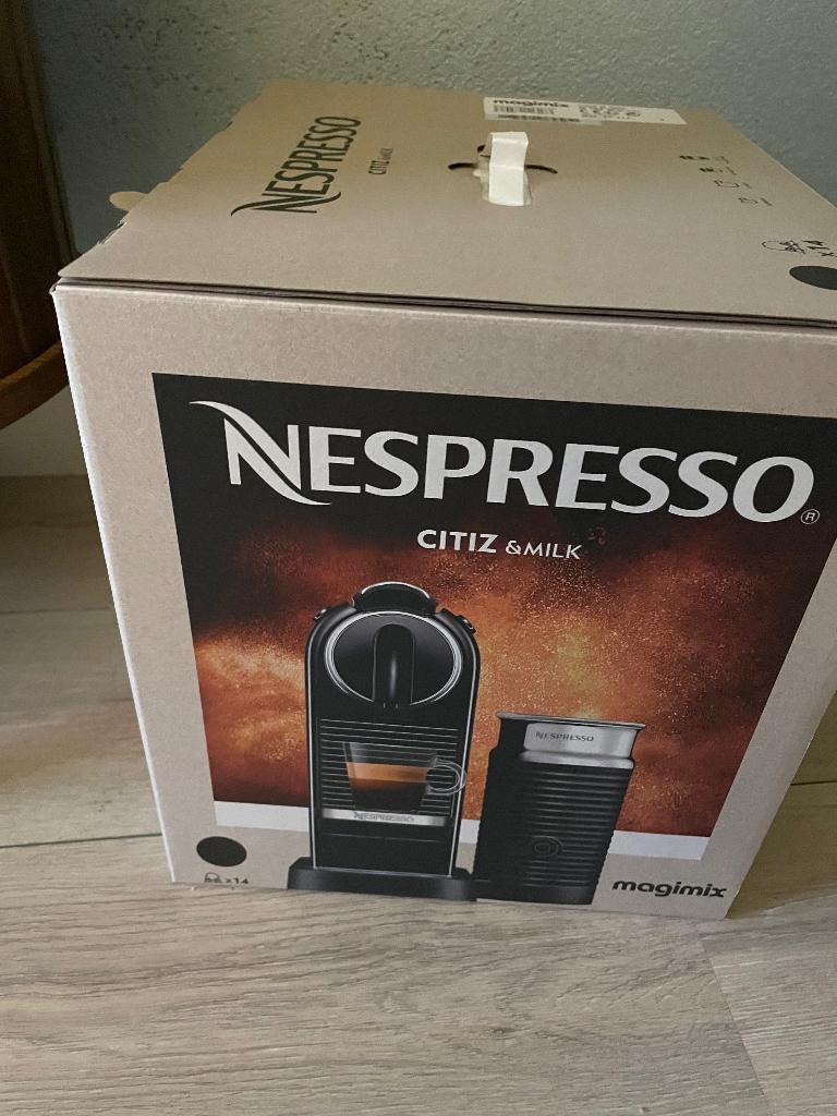 Nespresso Koffiemachine(met doos), Ophalen, Koffiemachine, Zo goed als nieuw, 1 kopje