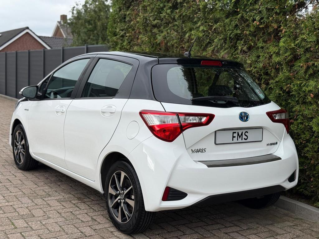 Toyota Yaris 1.5 Hybrid Bi-Tone Bluetooth, Zwart, 4 cilinders, Met garantie (alle), Wit