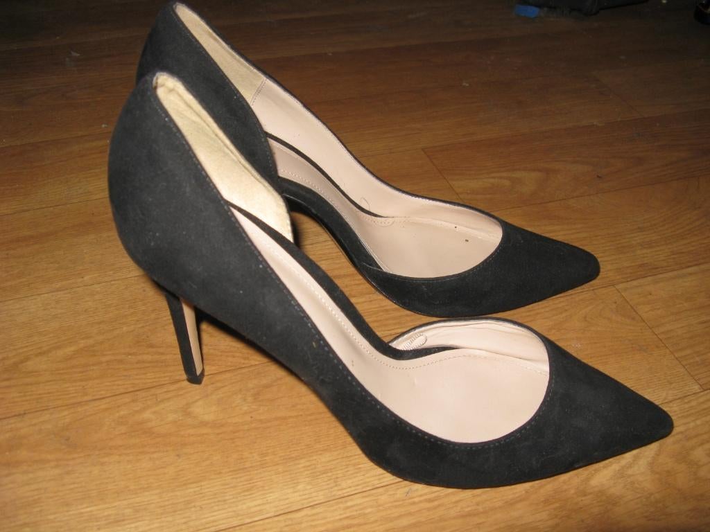 Mango suède pumps puntneus zwart maat 39 asymmetrisch, Pumps, Mango, Zwart, Ophalen of Verzenden