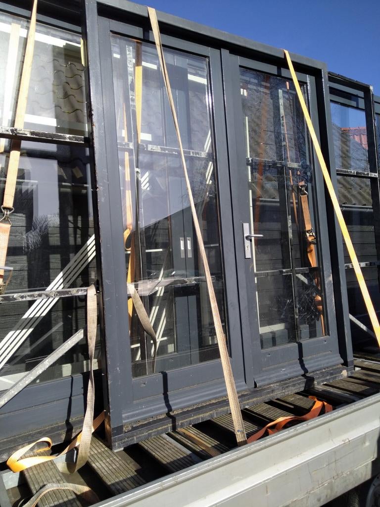 Hardhouten pui met dubbele tuindeuren