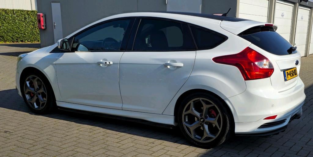 Ford Focus 2.0 ST-3 Ecoboost 184KW 5-D 2012 Wit, Zwart, 4 cilinders, 1337 kg, Wit