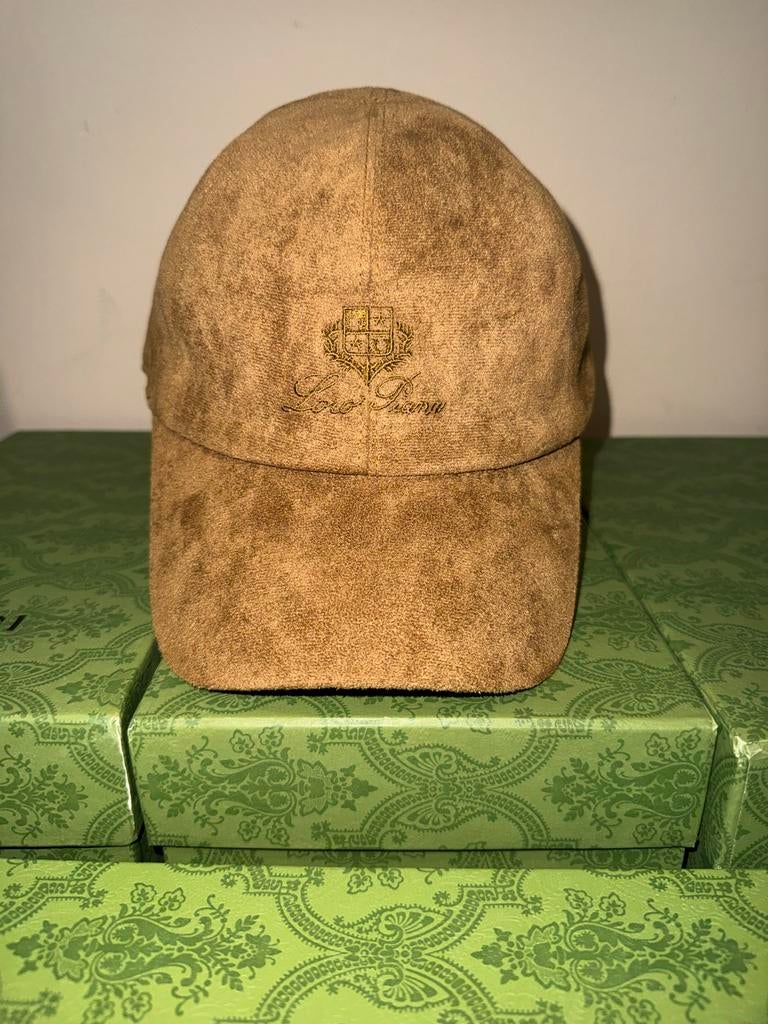 Loro Piana Storm System pet Suede Bruin, Kleding | Dames, Ophalen of Verzenden, Nieuw, One size fits all, Pet