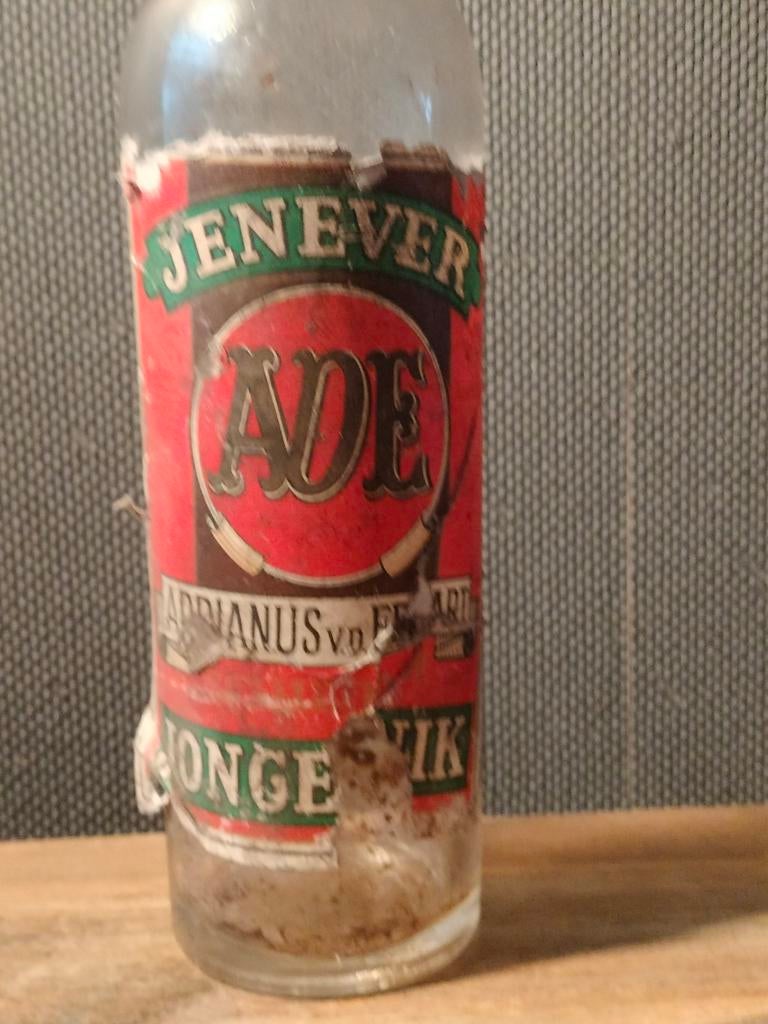 Antieke fles ADE JENEVER van voor 1960., Ophalen of Verzenden, Gebruikt, Overige typen