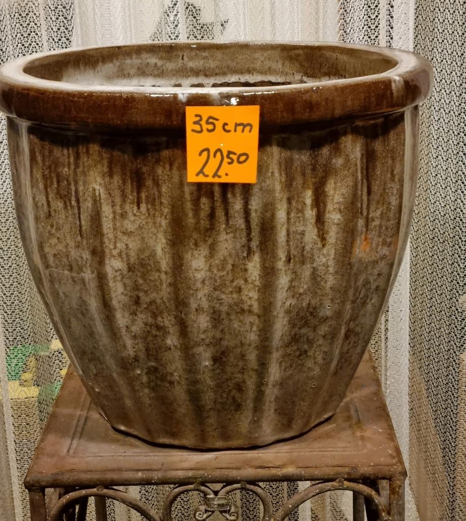 Zware bloempot
terraspot   Diameter +/- 35 cm, Tuin en Terras, Bloembakken en Plantenbakken, Ophalen, Steen, Minder dan 60 cm