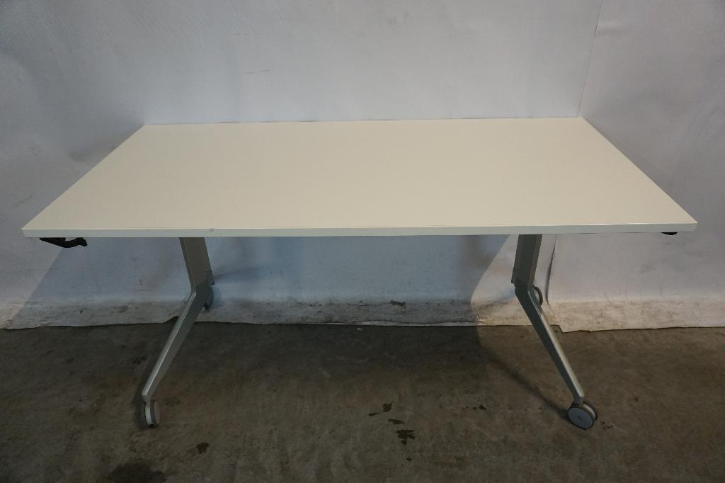 Inklapbaar en rijdbaar bureau, tafel kantinetafel 150x70, Ophalen, Gebruikt, Overige merken, Grijs