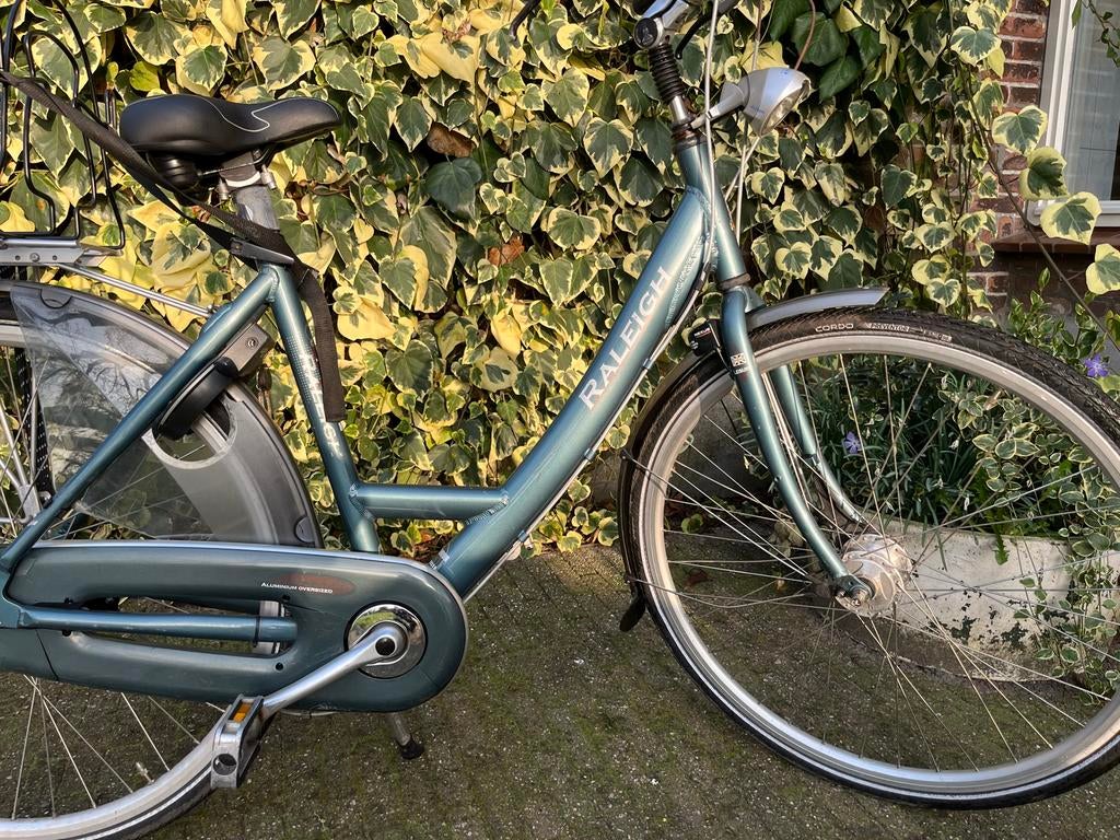 Raleigh damesfiets 28 inch, Fietsen en Brommers, Fietsen | Dames | Damesfietsen, Gebruikt, Overige merken, Versnellingen, 53 tot 56 cm