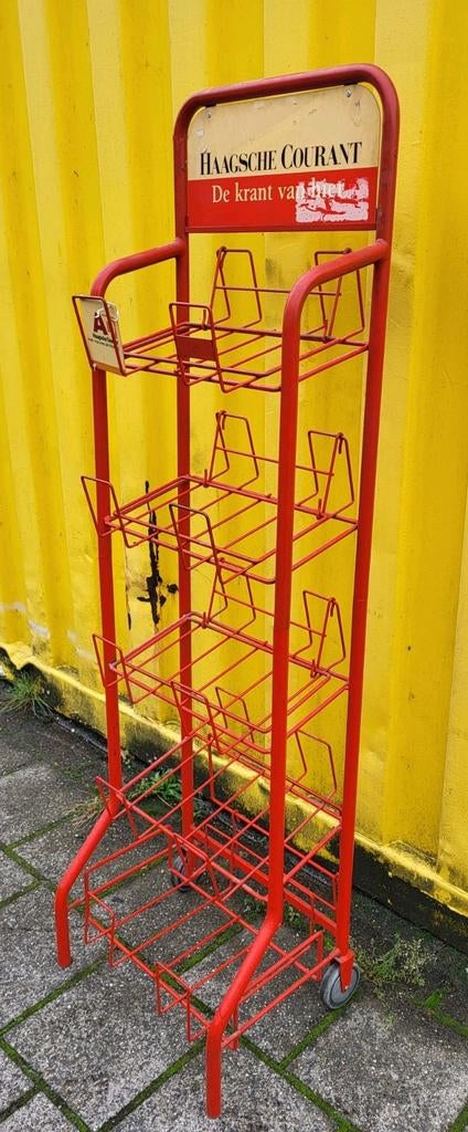 Vintage/Haagsche Courant/Kastje/Rek/Standaard, Ophalen