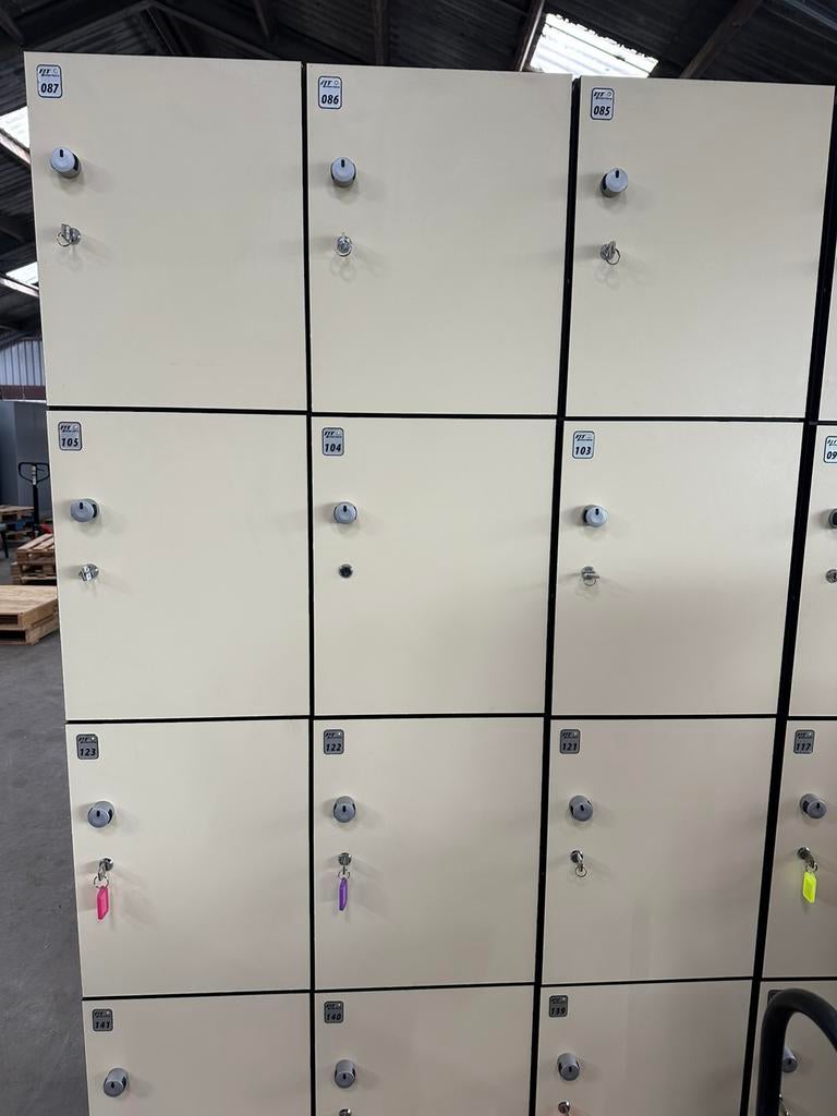 Kluisjes / lockerkasten, Huis en Inrichting, Kasten | Lockerkasten, Zo goed als nieuw, Ophalen