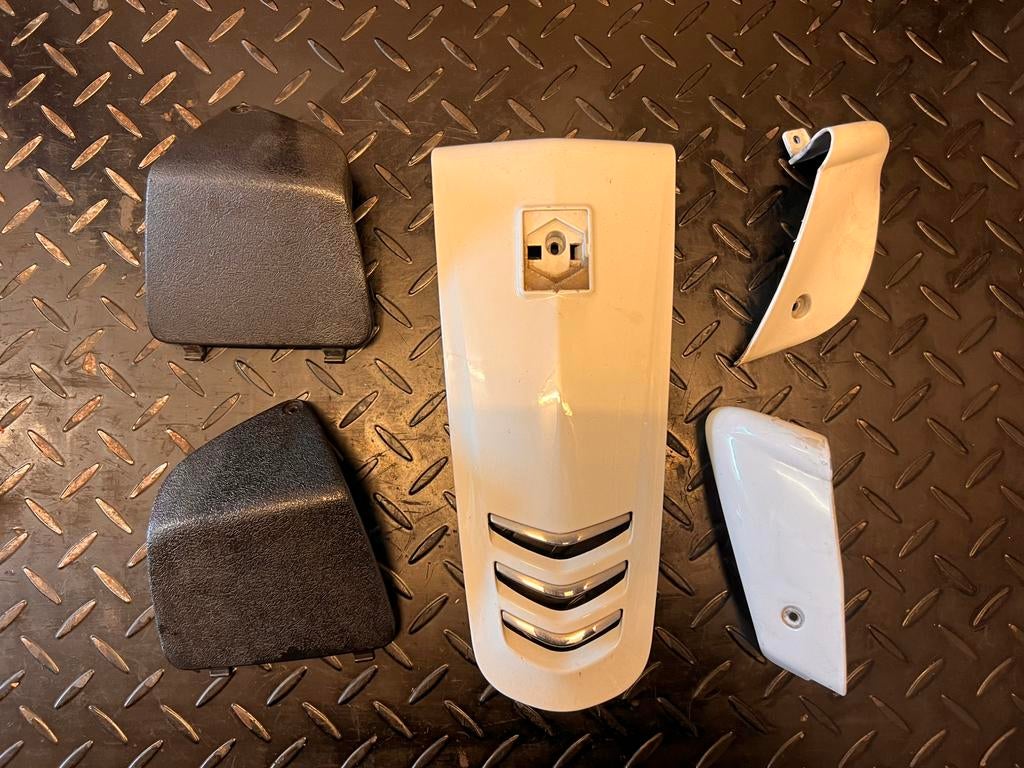 Onderdelen Vespa GTS glans wit claxonkap beenschild kap, Ophalen of Verzenden, Vespa, Onderdelen, GTS