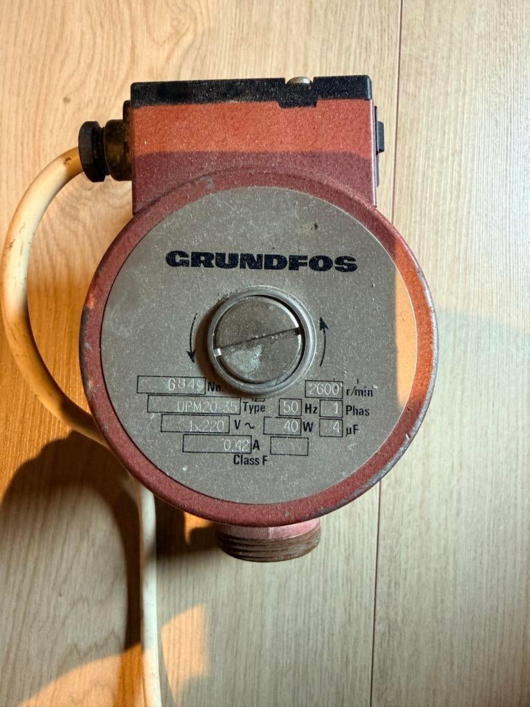 Grundfos UPM20-35 Circulatiepomp - 40W, 220V, Gebruikt, Minder dan 30 cm, Overige typen, Minder dan 60 cm